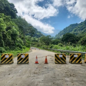 強颱巴威逼近山區警戒   中市府提前管制雪山坑、巨人之手路段