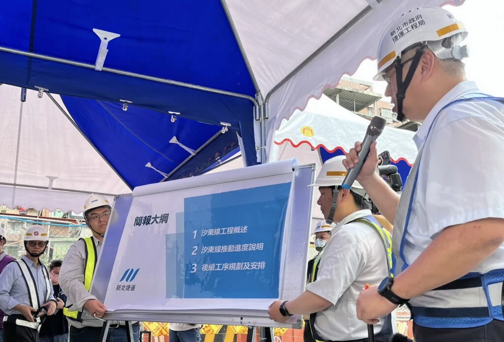 捷運汐東線主體工程進度穩步向前　侯友宜視察同興路工區 「柱」足馬力全面推進
