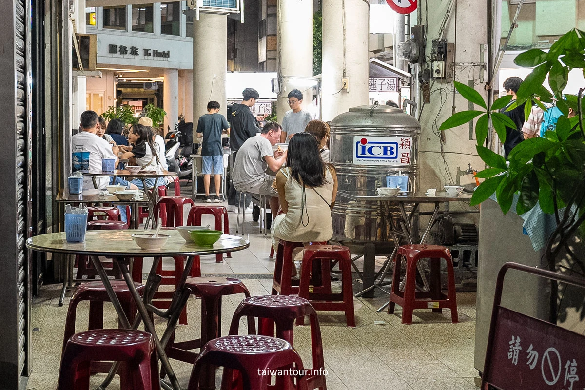【阿斗伯冷凍芋】中華路夜市美食！綿密豆花與現烤吐司經典組合