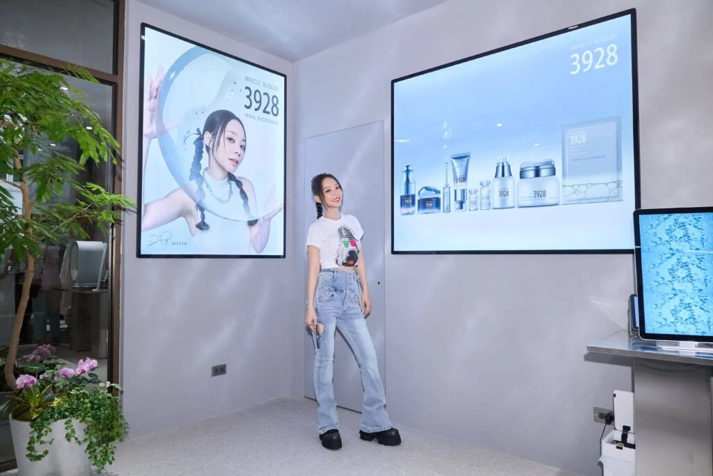 孫淑媚的青春祕密再揭曉！8/1現身愛用品牌MB3928新板店，分享妝容服貼小心機