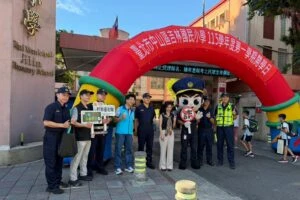 開學路上  警  相隨  守護學童平安每一步