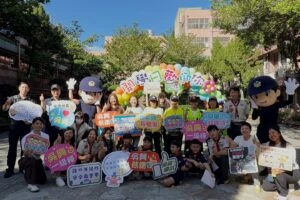 迎接開學日  信義警守護學童安全  同步宣導交安及反詐