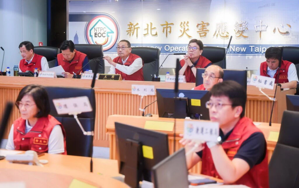 強化漁港避風安全　侯友宜視察深澳漁港防颱整備