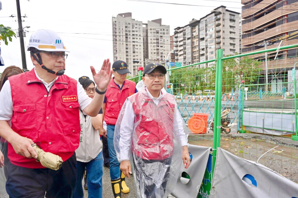 白海豚颱風來襲　新北市長侯友宜視察淡海二期工程