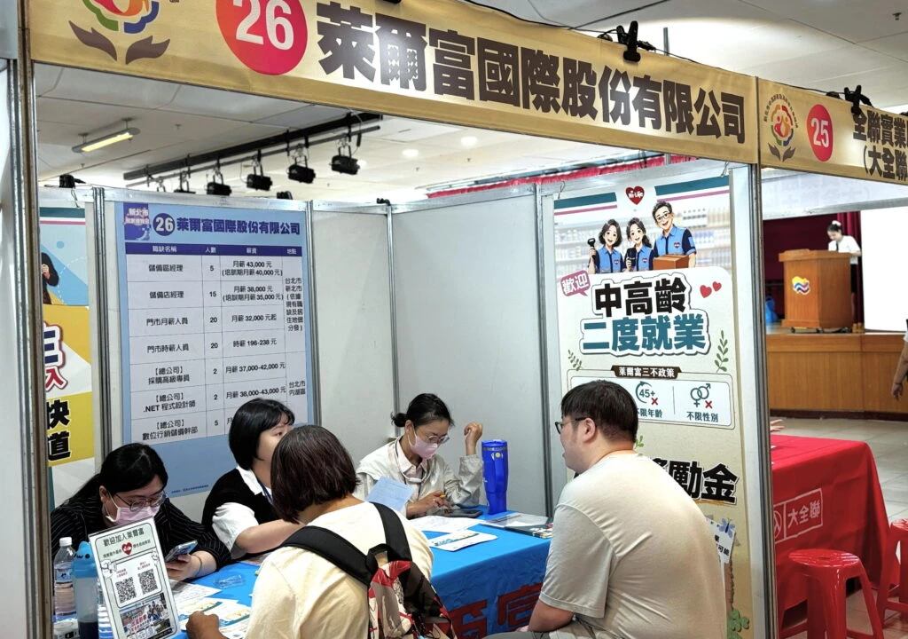 三重就博會提供2000職缺　許多中高齡求職者到場　初媒合率破52%