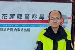 遊客高山症不適  合歡警暖心供氧協助平安下山