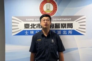 見臨檢站急靠邊  男子拒毒篩難掩違法  警查獲毒品依法逮捕