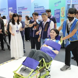 高齡博覽會新北館登場　輔具EasyGo獲選十大高齡友善科技 集章、健康量測一次體驗