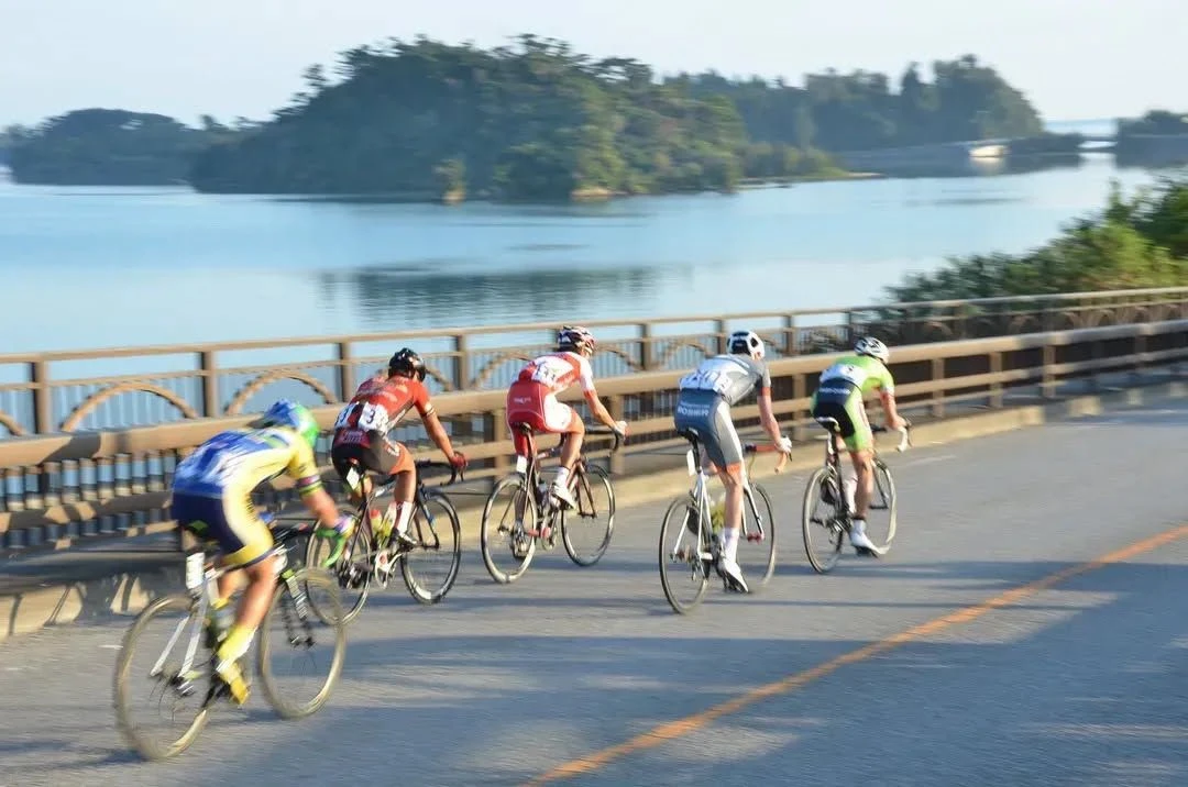 AsiaYo揭「運動旅遊」新藍海 五大熱門玩法一次看 國際自行車賽不僅能欣賞美好風光,也能享受競速破風快感。(圖/AsiaYo提供)