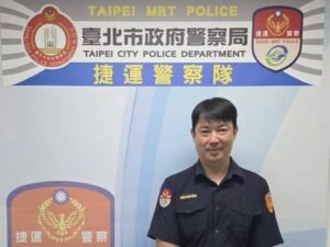 少女獨自追星遲未歸 捷警調閱監視器尋人 母見愛女平安緊擁入懷 少女獨自追星遲未歸 捷警調閱監視器尋人 母見愛女平安緊擁入懷