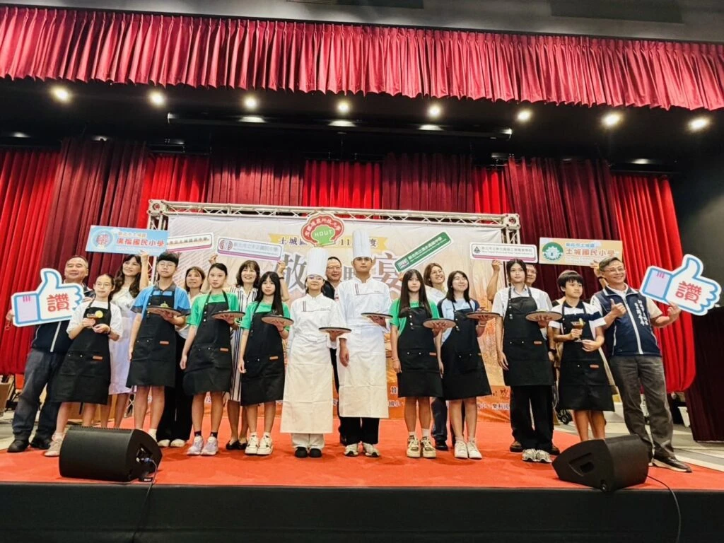 宏國德霖攜六校學生親手辦桌謝師恩! 大手牽小手端出22道料理暖迎教師節 宏國德霖攜六校學生親手辦桌謝師恩! 大手牽小手端出22道料理暖迎教師節