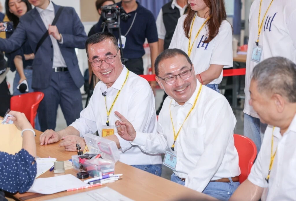 李四川登記參選侯友宜全程陪同　全場高喊「新北要接棒、侯李好市長」