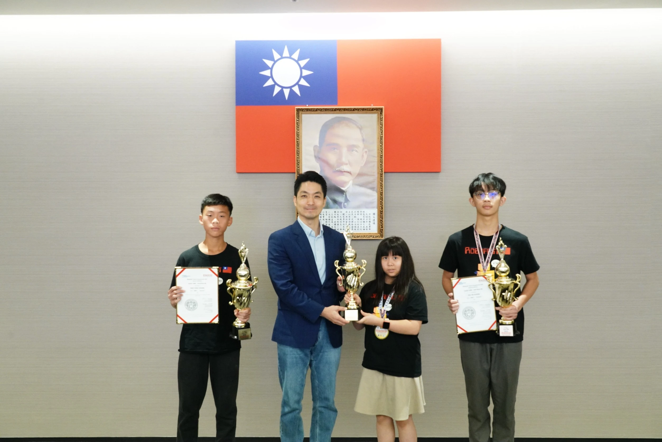 雙北聯隊勇奪Robofest世界亞軍　蔣萬安接見表揚