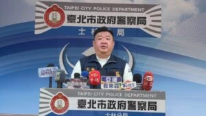潑漆  潑屎  丟蛇全都來  士林警三波鐵腕追緝  揪出接單暴力集團及詐欺水房