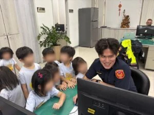 純青幼兒園參訪派出所 萌娃畫作致敬波麗士 純青幼兒園參訪派出所 萌娃畫作致敬波麗士