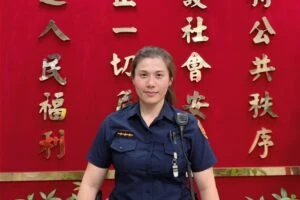 暖警助尋亡夫紀念項鍊 失而復得讓她破涕為笑 暖警助尋亡夫紀念項鍊 失而復得讓她破涕為笑