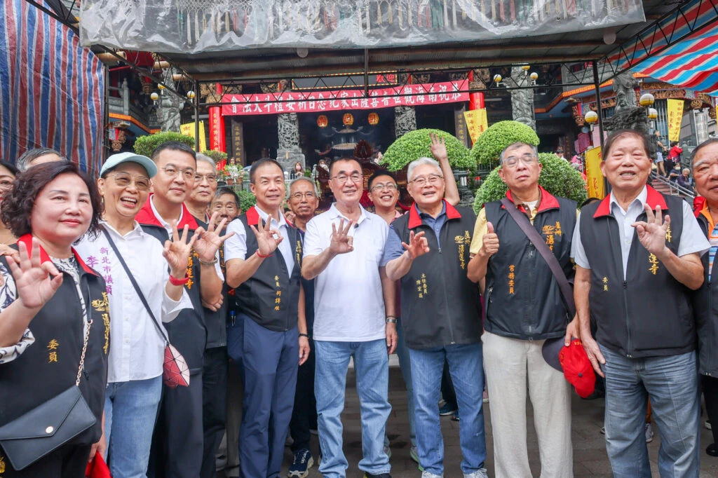藍綠參選人接連走訪湧蓮寺 地方盼回歸市政實質討論 藍綠參選人接連走訪湧蓮寺 地方盼回歸市政實質討論