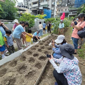 安樂國小實踐愛鄉愛土 帶孩子「走入泥土、化廢為寶」