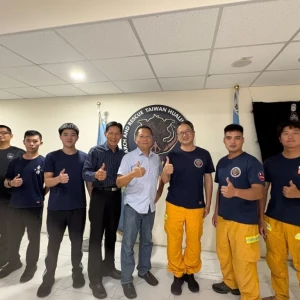 花蓮消防員邱楷紘救災墜樓　警專校友總會送暖盼康復