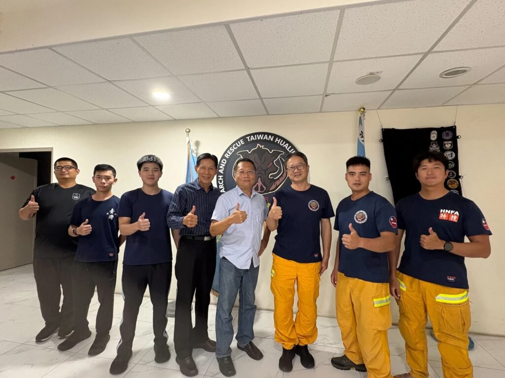 花蓮消防員邱楷紘救災墜樓 警專校友總會送暖盼康復 花蓮消防員邱楷紘救災墜樓 警專校友總會送暖盼康復