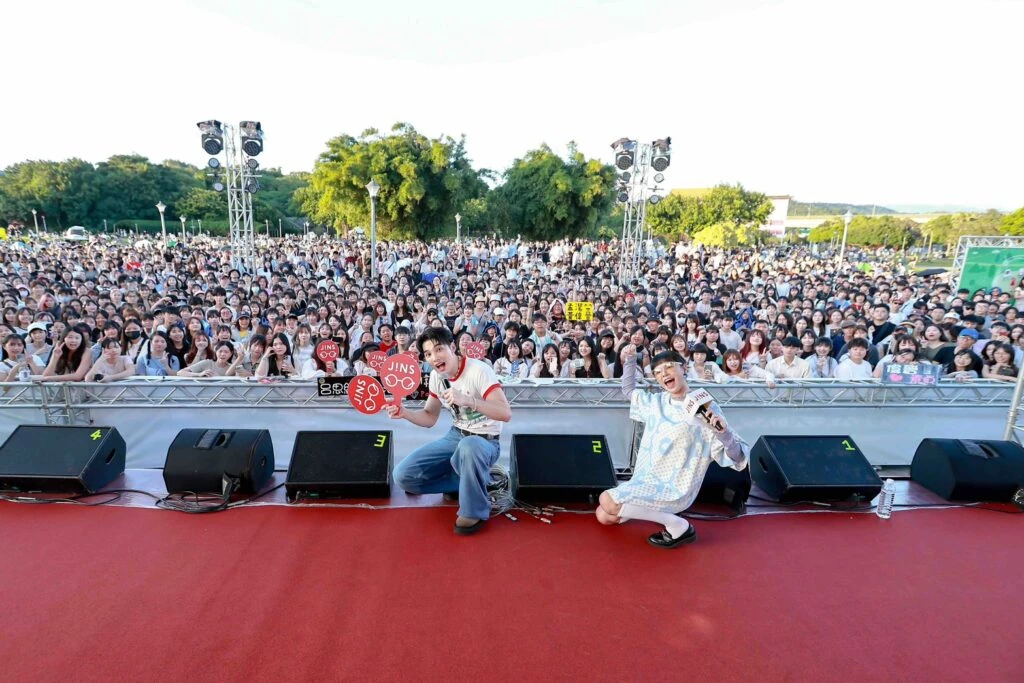 JINS《滾草皮音樂市集》人氣再創新高！上萬人塞爆花博 全台唯一毛孩專屬音樂祭！野餐、摩天輪 萌寵玩瘋 粉絲敲碗加場