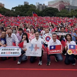 李四川合體侯友宜、朱立倫國慶升旗　鄉親相約「明年跟川伯市長一起升旗」