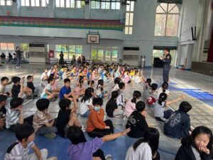 交通安全觀念從小培養  基警深入國小宣導  扎根學童通學平安路