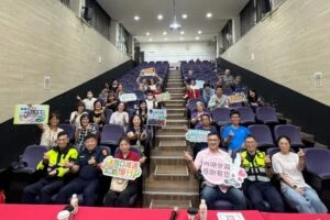 與校攜手防堵詐騙 偕同志工守護學童 與校攜手防堵詐騙 偕同志工守護學童