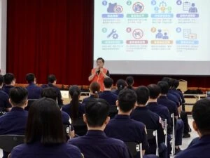 讓員警穿過再評 警政署採購戰術防彈衣 首度開放第一線員警自主報名試穿 讓員警穿過再評 警政署採購戰術防彈衣 首度開放第一線員警自主報名試穿