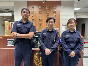長者外出運動後失聯 士林警獲報即刻救援 地毯式搜索尋回長者 護送救醫即時雨 長者外出運動後失聯 士林警獲報即刻救援 地毯式搜索尋回長者 護送救醫即時雨
